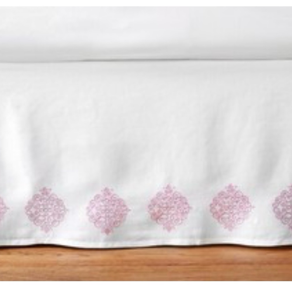 Pottery barn queen size bed skirt